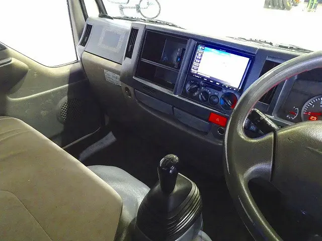 いすゞ エルフ TKG-NKR85R(2WD)の写真9