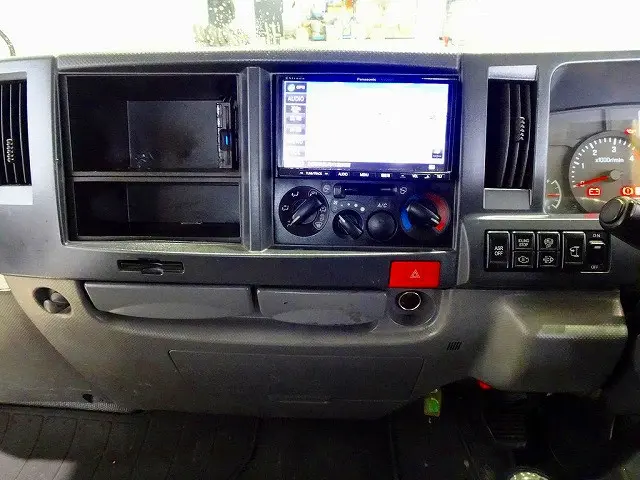 いすゞ エルフ TKG-NKR85R(2WD)の写真10