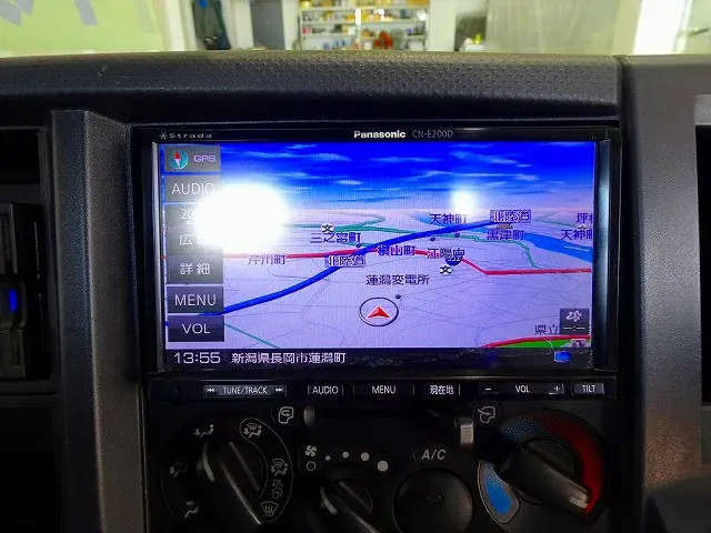 社外メモリーナビ/バックカメラ連動/ワンセグTV/CD(CN-E200D)|いすゞ エルフ TKG-NKR85R(2WD)の写真13