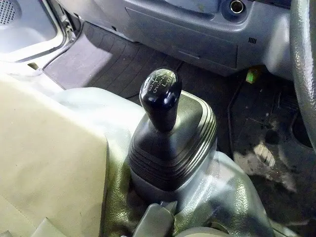 いすゞ エルフ TKG-NKR85R(2WD)の写真16