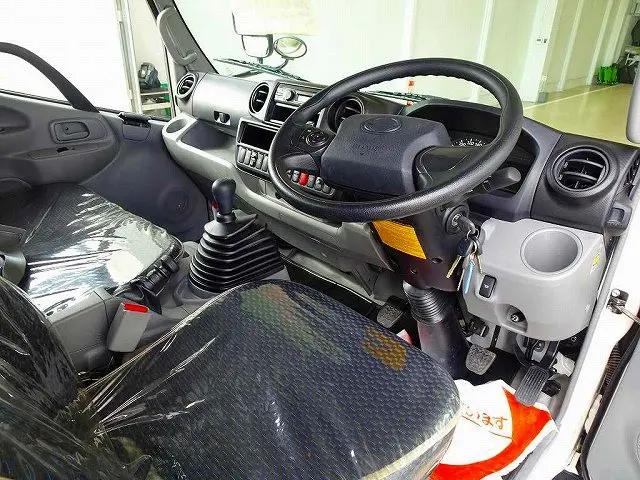 AC PS PW SRS ABS 集中ドアロック 左電格ミラー Bluetooth ETC ルームミラー式バックモニター ターボ 排気ブレーキ 坂道発進補助装置 フロア6MT|日野 デュトロ 2KG-XZU605M(2WD)の写真5