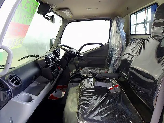 車線逸脱警報装置　衝突被害軽減ブレーキ　アイドリングストップ　LEDヘッドライト/フォグランプ　トラクションコントロール　電動パーキングブレーキ　クリアランスソナー|日野 デュトロ 2KG-XZU605M(2WD)の写真8