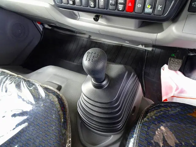 フロア6MT|日野 デュトロ 2KG-XZU605M(2WD)の写真15