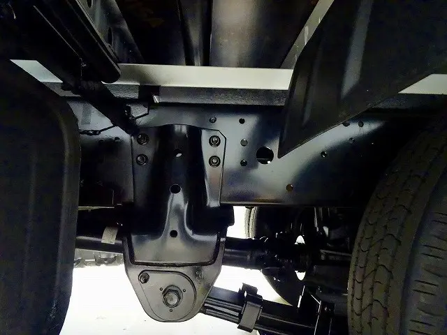 シャーシは 錆止め/マフラー塗装 仕上げに力を入れています。|日野 デュトロ 2KG-XZU605M(2WD)の写真42
