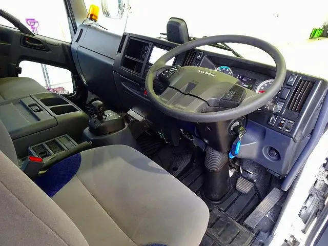 いすゞ フォワード 2RG-FRR90S2(2WD)の写真5