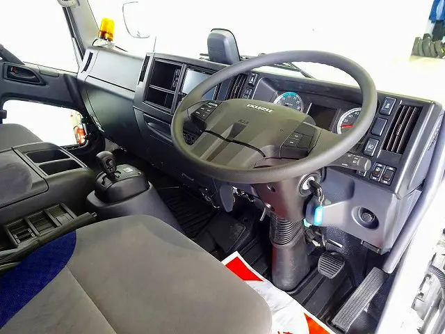 AAC　PS　PW　SRS　ABS　キーレス　左電格ミラー　エアサスシート/肘掛け　社外メモリーナビ/DVD(CN-HA01D)　ETC2.0　バックモニター　アドブルー　ターボ　フロアAT　2ペダル|いすゞ フォワード 2RG-FRR90S2(2WD)の写真5