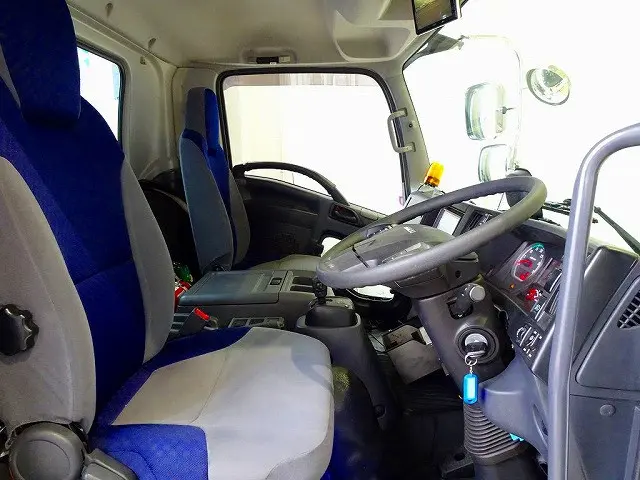 いすゞ フォワード 2RG-FRR90S2(2WD)の写真6