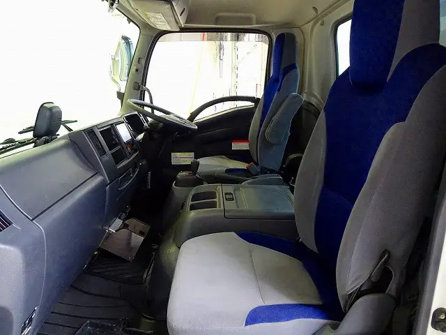 いすゞ フォワード 2RG-FRR90S2(2WD)の写真8