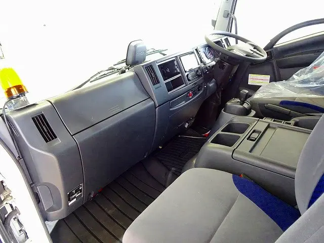 AAC　PS　PW　SRS　ABS　キーレス　左電格ミラー　エアサスシート/肘掛け　社外メモリーナビ/DVD(CN-HA01D)　ETC2.0　バックモニター　アドブルー　ターボ　フロアAT　2ペダル|いすゞ フォワード 2RG-FRR90S2(2WD)の写真8