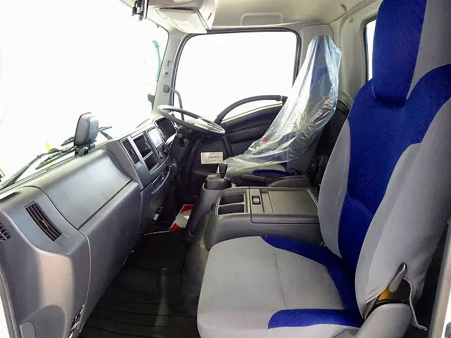 排気ブレーキ　車線逸脱警報装置　衝突被害軽減ブレーキ　アイドリングストップ　フォグランプ　トラクションコントロール　室内蛍光灯　室内クレーンTPO連動黄色作業灯付|いすゞ フォワード 2RG-FRR90S2(2WD)の写真9