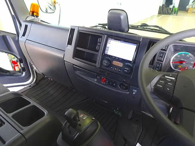 AAC　PS　PW　SRS　ABS　キーレス　左電格ミラー　エアサスシート/肘掛け　社外メモリーナビ/DVD(CN-HA01D)　ETC2.0　バックモニター　アドブルー　ターボ　フロアAT　2ペダル|いすゞ フォワード 2RG-FRR90S2(2WD)の写真10