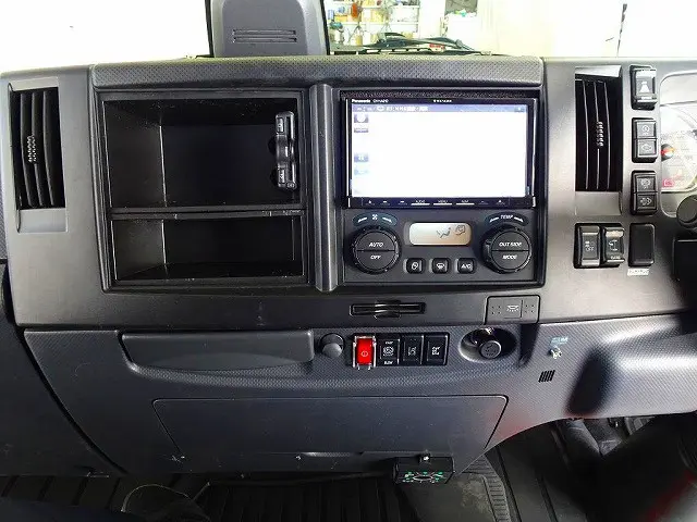 排気ブレーキ　車線逸脱警報装置　衝突被害軽減ブレーキ　アイドリングストップ　フォグランプ　トラクションコントロール　室内蛍光灯　室内クレーンTPO連動黄色作業灯付|いすゞ フォワード 2RG-FRR90S2(2WD)の写真11