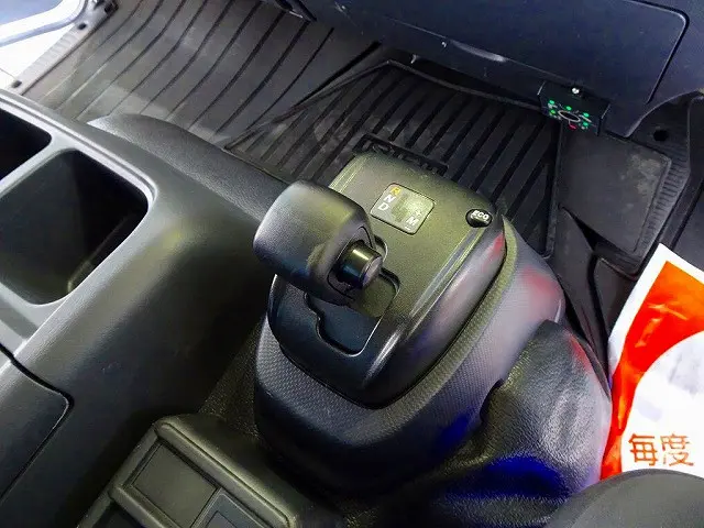 フロアAT　2ペダル|いすゞ フォワード 2RG-FRR90S2(2WD)の写真16