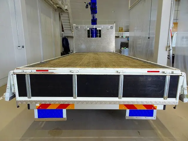 荷台内寸：556×217×40　三方開　左右セイコーラック　ロープ穴6対　埋め込みフック6対　アオリ三方上部アルミ縞鋼板　前立て鳥居アルミ縞鋼板/ステンレス製回転Jフック5個/左右作業灯　横ねた16本|いすゞ フォワード 2RG-FRR90S2(2WD)の写真29