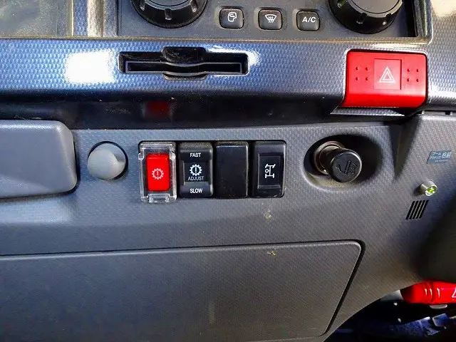 いすゞ エルフ 2RG-NPR88YN(2WD)の写真17