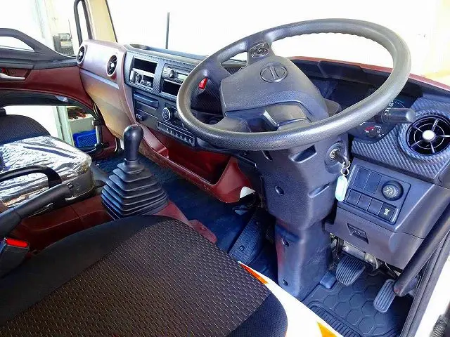 オートAC　PS　PW　SRS　ABS　集中ドアロック　左電格ミラー　CD/Bluetooth　ETC　ドライブレコーダー　ターボ　排気ブレーキ　フロア6MT|日野 レンジャー 2KG-FD2ABA(2WD)の写真5