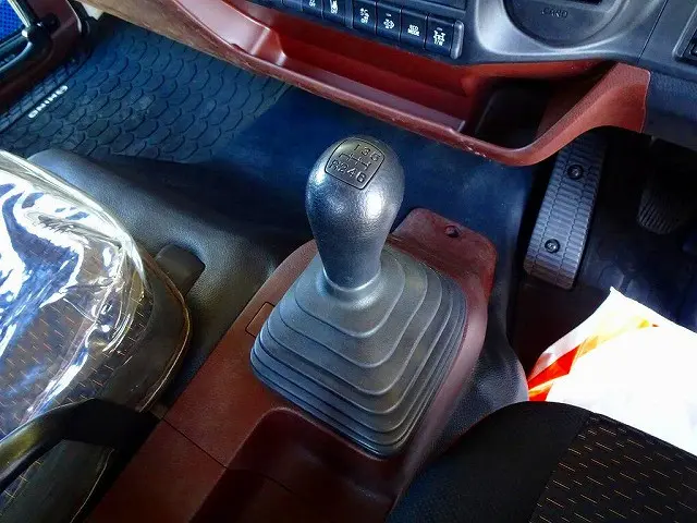 フロア6MT|日野 レンジャー 2KG-FD2ABA(2WD)の写真18