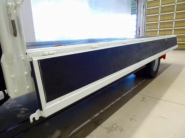 荷台内寸：555×214×40　三方開　左右セイコーラック　床埋め込みフック4対　鳥居エキスバンド張り　ユニック4段 2.9t吊りクレーン付|日野 レンジャー 2KG-FD2ABA(2WD)の写真30