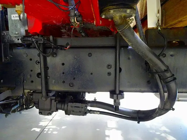 シャーシは 錆止め/マフラー塗装 仕上げに力を入れています。|日野 レンジャー 2KG-FD2ABA(2WD)の写真41