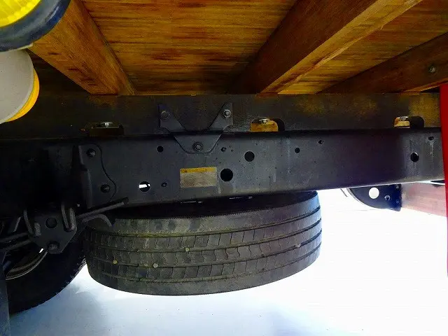 シャーシは 錆止め/マフラー塗装 仕上げに力を入れています。|日野 レンジャー 2KG-FD2ABA(2WD)の写真44