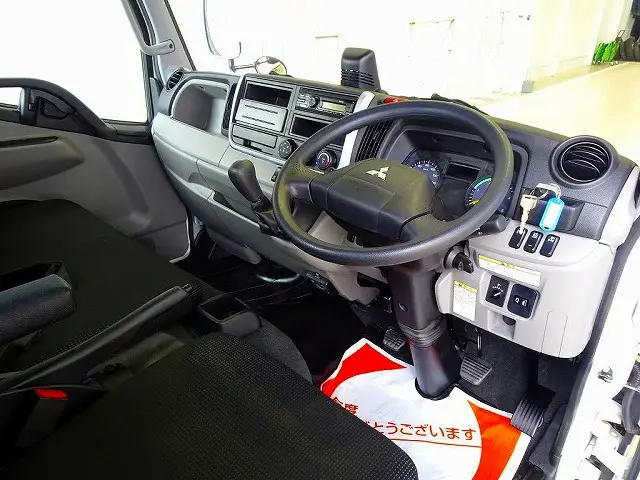AC PS PW SRS ABS キーフリー 左電格ミラー 運転席肘掛け Bluetooth バックモニター アドブルー ターボ 排気ブレーキ インパネ5MT|三菱 キャンター 2RG-FEAV0(2WD)の写真5