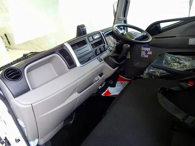 AC PS PW SRS ABS キーフリー 左電格ミラー 運転席肘掛け Bluetooth バックモニター アドブルー ターボ 排気ブレーキ インパネ5MT|三菱 キャンター 2RG-FEAV0(2WD)の写真8