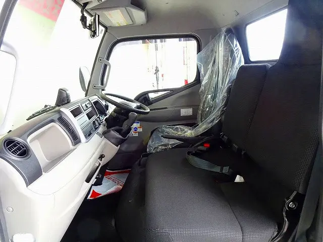 坂道発進補助装置 車線逸脱警報装置 衝突被害軽減ブレーキ アイドリングストップ LEDヘッドライト フォグランプ トラクションコントロール|三菱 キャンター 2RG-FEAV0(2WD)の写真9