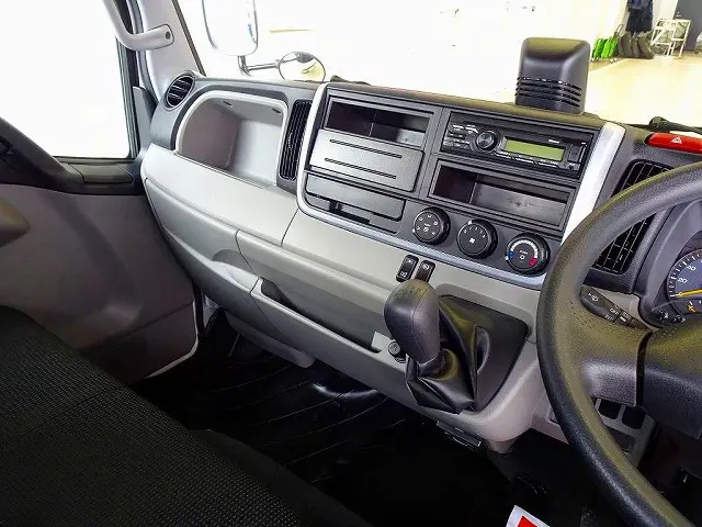 AC PS PW SRS ABS キーフリー 左電格ミラー 運転席肘掛け Bluetooth バックモニター アドブルー ターボ 排気ブレーキ インパネ5MT|三菱 キャンター 2RG-FEAV0(2WD)の写真10