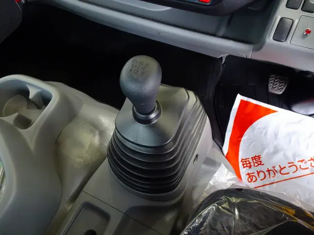 フロア5MT|日野 デュトロ 2DG-XZU775M(4WD)の写真16