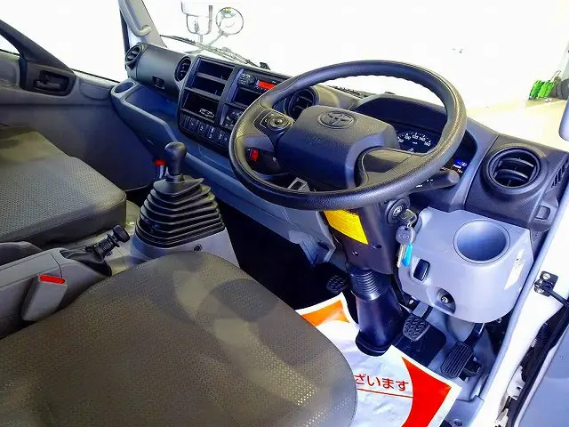 AC PS PW SRS ABS 集中ドアロック Bluetooth ETC バックモニター ドライブレコーダー ターボ 排気ブレーキ デフロック フロア6MT|トヨタ ダイナ 2RG-XZU712(2WD)の写真5