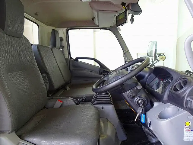 トヨタ ダイナ 2RG-XZU712(2WD)の写真6