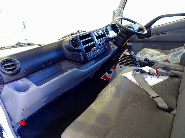 AC PS PW SRS ABS 集中ドアロック Bluetooth ETC バックモニター ドライブレコーダー ターボ 排気ブレーキ デフロック フロア6MT|トヨタ ダイナ 2RG-XZU712(2WD)の写真8