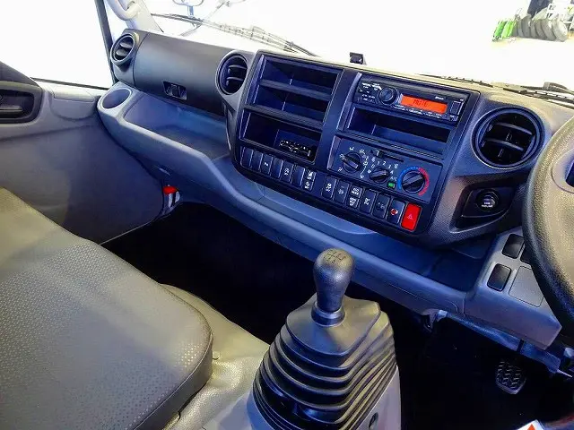 AC PS PW SRS ABS 集中ドアロック Bluetooth ETC バックモニター ドライブレコーダー ターボ 排気ブレーキ デフロック フロア6MT|トヨタ ダイナ 2RG-XZU712(2WD)の写真10