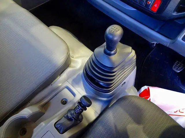 フロア6MT 電動パーキングブレーキ|トヨタ ダイナ 2RG-XZU712(2WD)の写真17