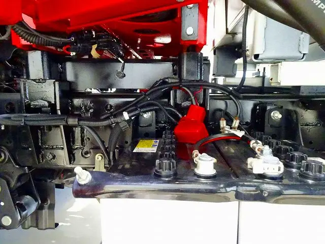 燃料タンク100L シャーシは 錆止め/マフラー塗装 仕上げに力を入れています。|トヨタ ダイナ 2RG-XZU712(2WD)の写真40