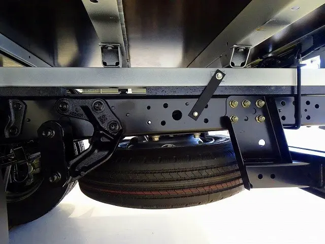 燃料タンク100L シャーシは 錆止め/マフラー塗装 仕上げに力を入れています。|トヨタ ダイナ 2RG-XZU712(2WD)の写真43