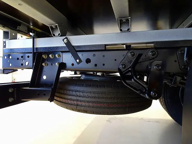 燃料タンク100L シャーシは 錆止め/マフラー塗装 仕上げに力を入れています。|トヨタ ダイナ 2RG-XZU712(2WD)の写真48
