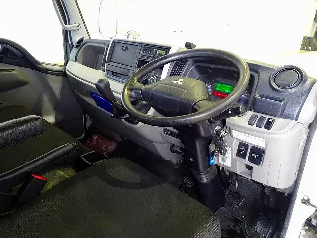 三菱 キャンター TPG-FBA50(2WD)の写真5