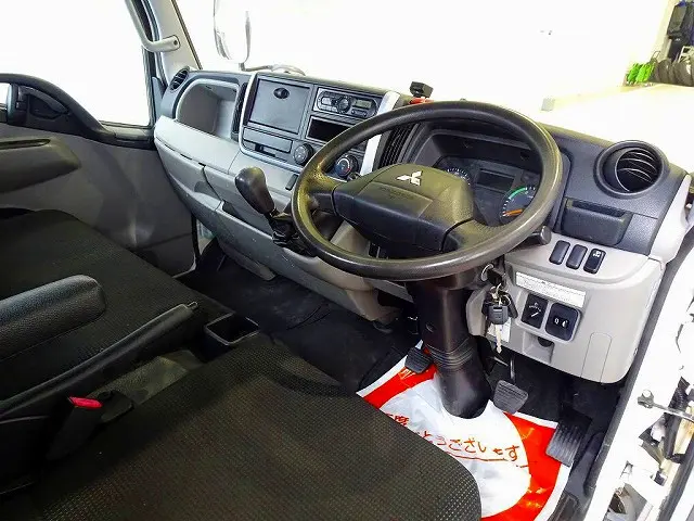 AC PS PW SRS ABS キーレス 左電格ミラー 運転席肘掛け ETC アドブルー ターボ 排気ブレーキ|三菱 キャンター TPG-FBA50(2WD)の写真5