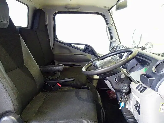 三菱 キャンター TPG-FBA50(2WD)の写真6