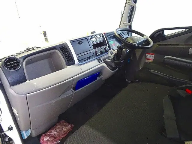 三菱 キャンター TPG-FBA50(2WD)の写真7