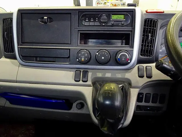 三菱 キャンター TPG-FBA50(2WD)の写真10