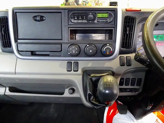 AC PS PW SRS ABS キーレス 左電格ミラー 運転席肘掛け ETC アドブルー ターボ 排気ブレーキ|三菱 キャンター TPG-FBA50(2WD)の写真10