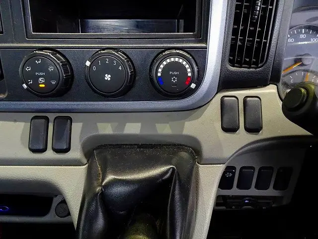 三菱 キャンター TPG-FBA50(2WD)の写真12