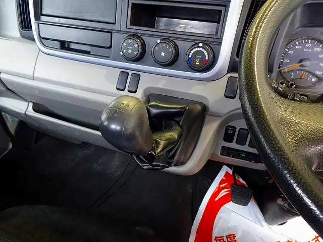 インパネ5MT|三菱 キャンター TPG-FBA50(2WD)の写真13