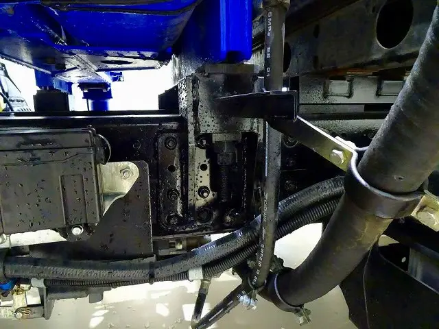シャーシは 錆止め/マフラー塗装 仕上げに力を入れています。|三菱 キャンター TPG-FBA50(2WD)の写真38