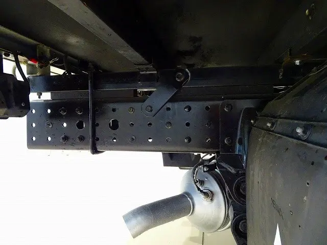 シャーシは 錆止め/マフラー塗装 仕上げに力を入れています。|三菱 キャンター TPG-FBA50(2WD)の写真46