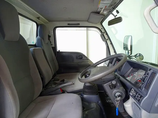 いすゞ エルフ TRG-NKR85A(2WD)の写真6