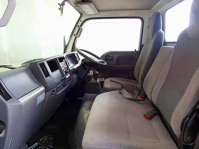 いすゞ エルフ TRG-NKR85A(2WD)の写真8