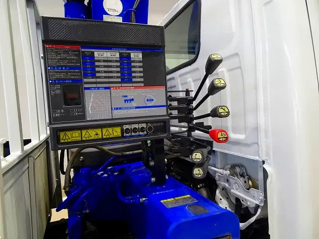 いすゞ エルフ TRG-NKR85A(2WD)の写真26